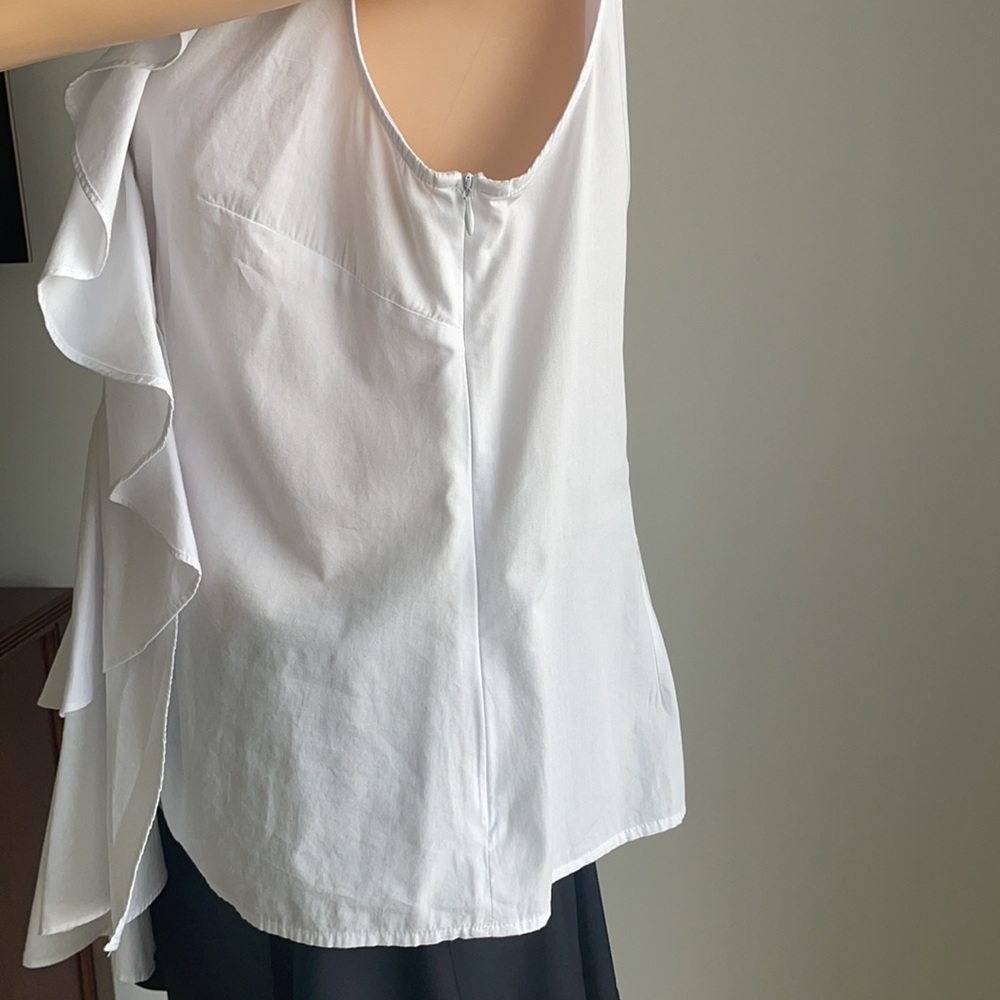 HI/LO WHITE RUFFLE STATEMENT TOP - Picture 5 of 5